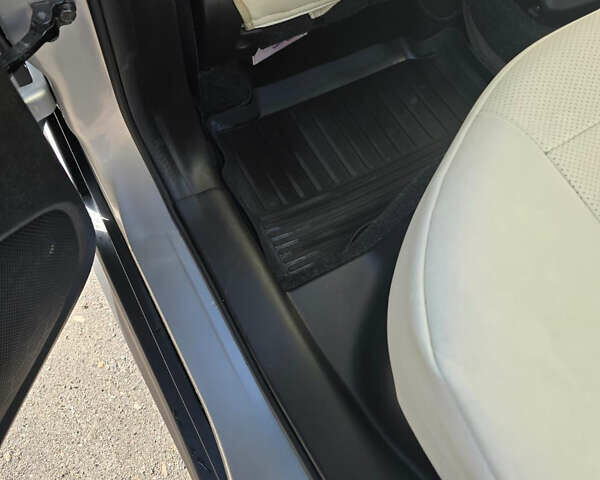 Серый Сузуки Витара, объемом двигателя 1.59 л и пробегом 55 тыс. км за 17800 $, фото 4 на Automoto.ua