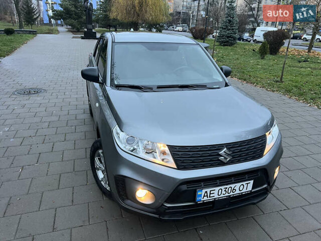 Сірий Сузукі Вітара, об'ємом двигуна 1.59 л та пробігом 11 тис. км за 19900 $, фото 2 на Automoto.ua