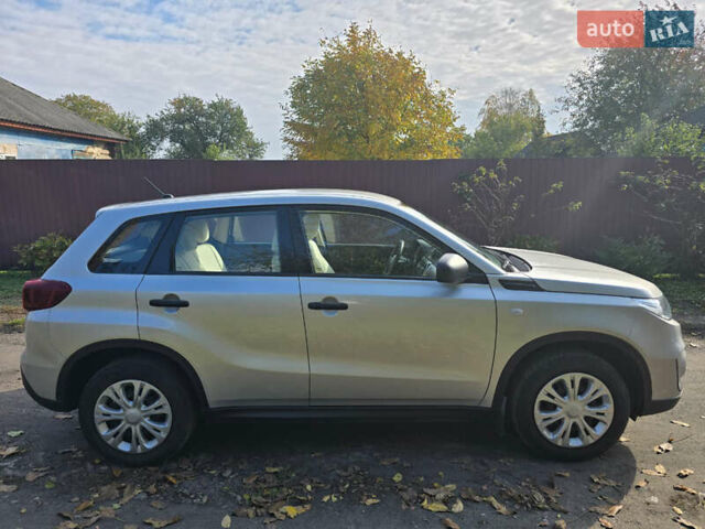 Серый Сузуки Витара, объемом двигателя 1.59 л и пробегом 55 тыс. км за 17800 $, фото 1 на Automoto.ua
