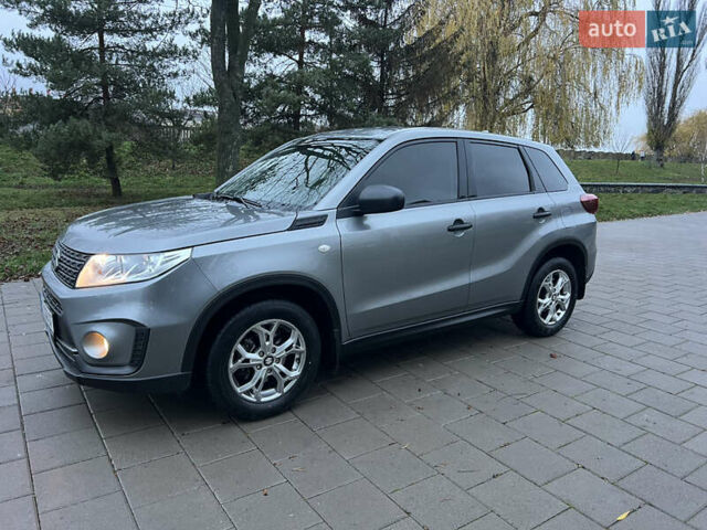 Серый Сузуки Витара, объемом двигателя 1.59 л и пробегом 11 тыс. км за 20400 $, фото 4 на Automoto.ua