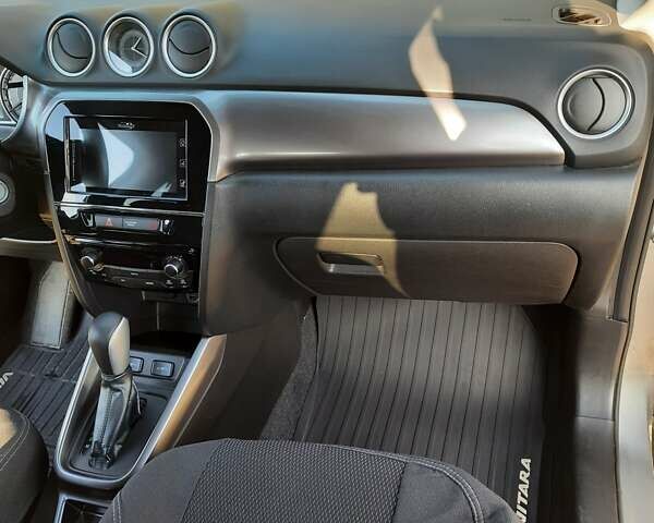 Сірий Сузукі Вітара, об'ємом двигуна 1.59 л та пробігом 35 тис. км за 19500 $, фото 16 на Automoto.ua