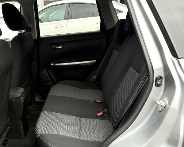 Сірий Сузукі Вітара, об'ємом двигуна 1.59 л та пробігом 35 тис. км за 19500 $, фото 25 на Automoto.ua