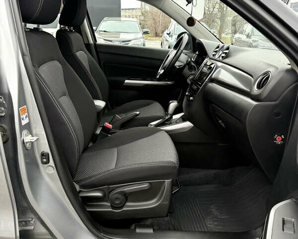 Сірий Сузукі Вітара, об'ємом двигуна 1.59 л та пробігом 35 тис. км за 19500 $, фото 23 на Automoto.ua