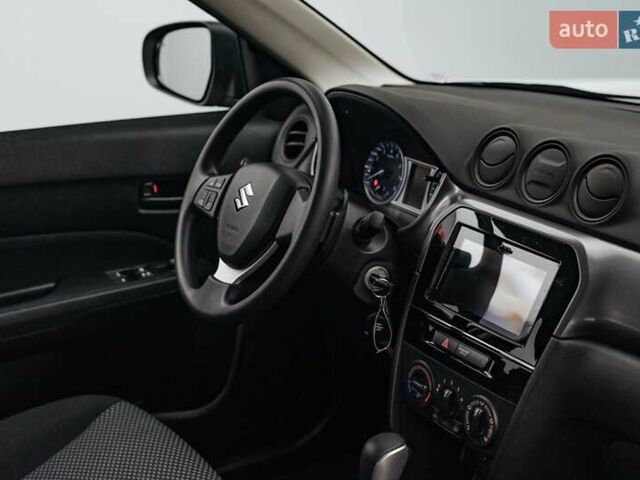 Сірий Сузукі Вітара, об'ємом двигуна 1.59 л та пробігом 8 тис. км за 21515 $, фото 13 на Automoto.ua