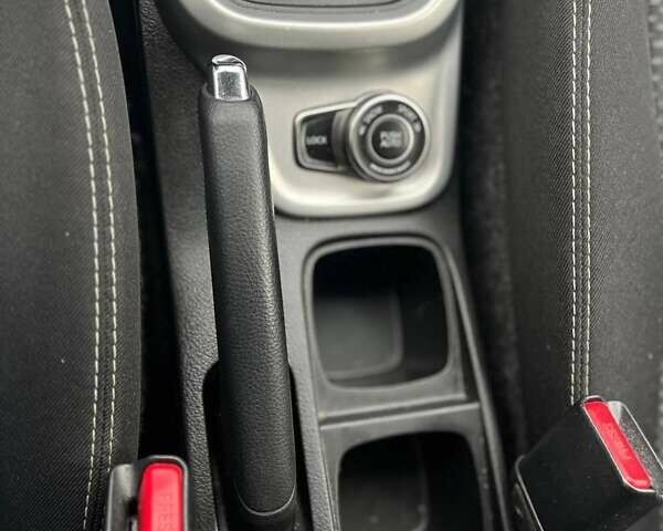 Сузуки Витара 2016 в Николаеве на Automoto.ua Синий Сузуки Витара, объемом двигателя 1.59 л и пробегом 186 тыс. км за 13899 $, фото 13 на Automoto.ua