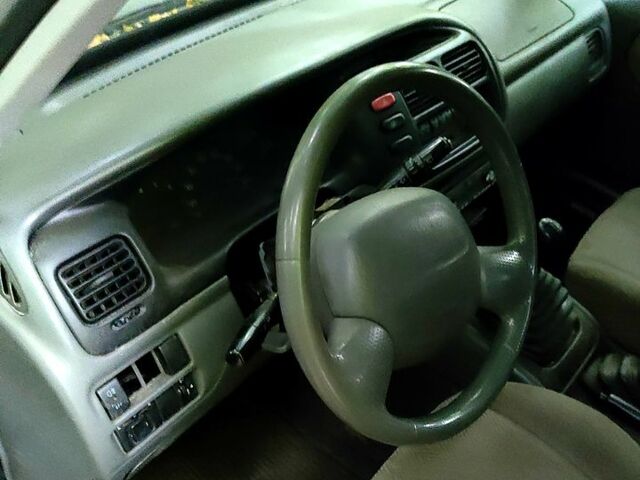 Зеленый Сузуки Витара, объемом двигателя 2 л и пробегом 235 тыс. км за 1500 $, фото 2 на Automoto.ua