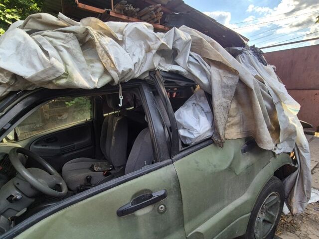 Зеленый Сузуки Витара, объемом двигателя 2 л и пробегом 300 тыс. км за 1500 $, фото 1 на Automoto.ua