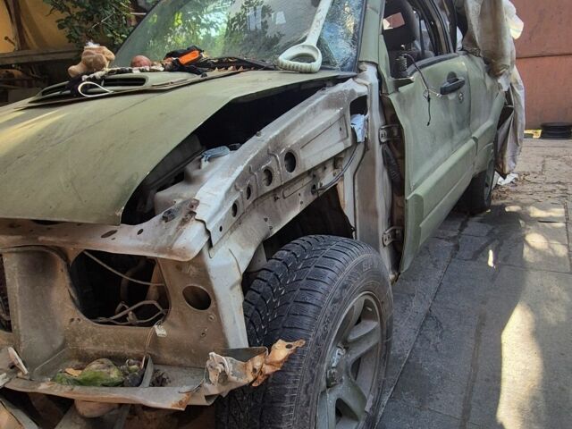 Зеленый Сузуки Витара, объемом двигателя 2 л и пробегом 300 тыс. км за 1500 $, фото 2 на Automoto.ua