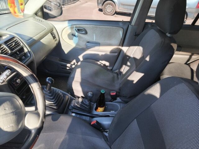 Зелений Сузукі Вітара, об'ємом двигуна 2 л та пробігом 350 тис. км за 3950 $, фото 7 на Automoto.ua