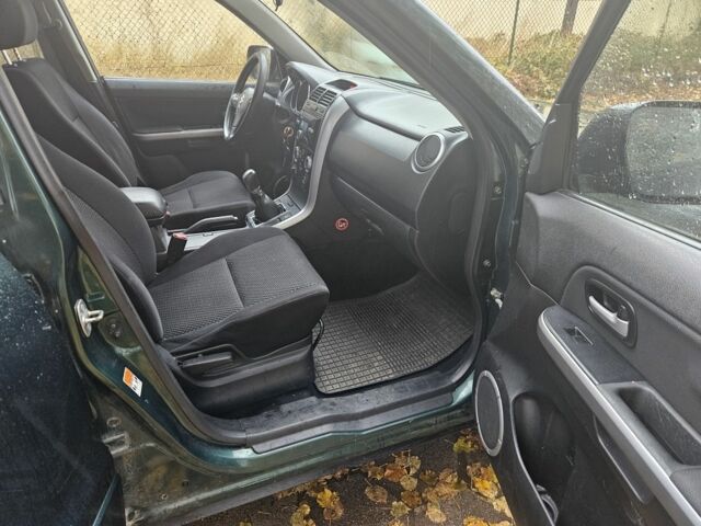 Зеленый Сузуки Витара, объемом двигателя 1.9 л и пробегом 252 тыс. км за 3750 $, фото 8 на Automoto.ua