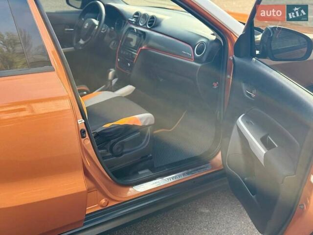 Помаранчевий Сузукі Вітара, об'ємом двигуна 1.59 л та пробігом 125 тис. км за 16200 $, фото 11 на Automoto.ua