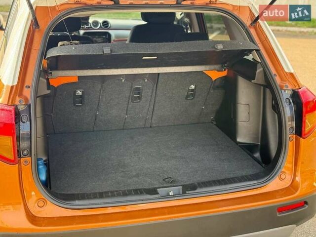 Помаранчевий Сузукі Вітара, об'ємом двигуна 1.59 л та пробігом 125 тис. км за 16200 $, фото 17 на Automoto.ua