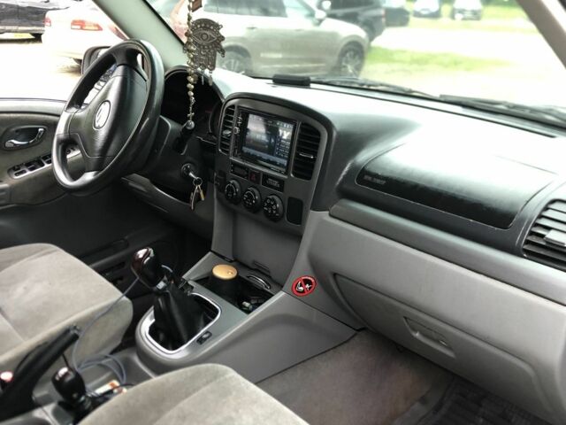 Серый Сузуки ХЛ7, объемом двигателя 2.7 л и пробегом 260 тыс. км за 4000 $, фото 9 на Automoto.ua