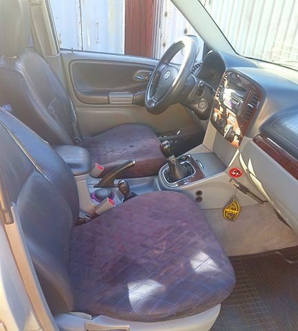 Серый Сузуки ХЛ7, объемом двигателя 2.7 л и пробегом 275 тыс. км за 7500 $, фото 5 на Automoto.ua