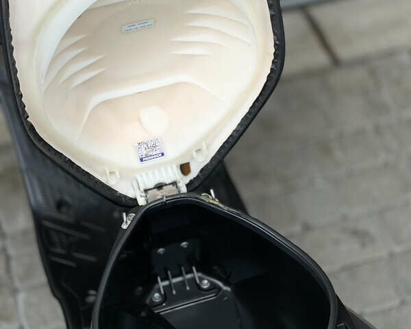 Фиолетовый Сузуки Address V125, объемом двигателя 0.12 л и пробегом 35 тыс. км за 1399 $, фото 6 на Automoto.ua