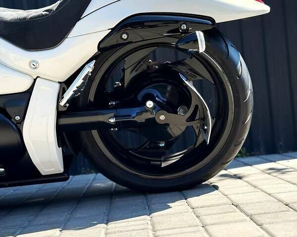 Белый Сузуки Boulevard M109R, объемом двигателя 1.8 л и пробегом 1 тыс. км за 16700 $, фото 7 на Automoto.ua