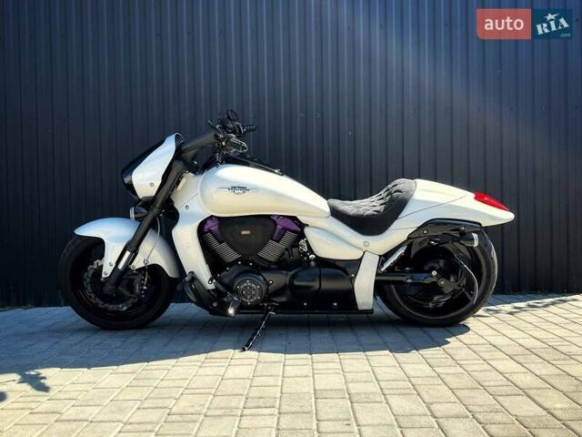 Белый Сузуки Boulevard M109R, объемом двигателя 1.8 л и пробегом 1 тыс. км за 16700 $, фото 8 на Automoto.ua