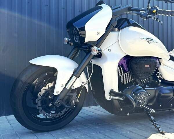 Белый Сузуки Boulevard M109R, объемом двигателя 1.8 л и пробегом 1 тыс. км за 16700 $, фото 6 на Automoto.ua