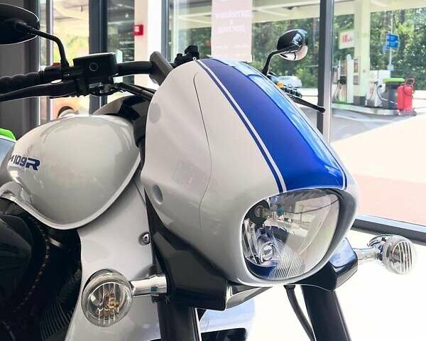 Белый Сузуки Boulevard M109R, объемом двигателя 1.8 л и пробегом 11 тыс. км за 15000 $, фото 3 на Automoto.ua