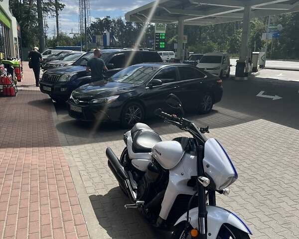 Белый Сузуки Boulevard M109R, объемом двигателя 1.8 л и пробегом 11 тыс. км за 15000 $, фото 14 на Automoto.ua