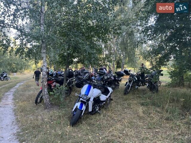 Белый Сузуки Boulevard M109R, объемом двигателя 1.8 л и пробегом 11 тыс. км за 15000 $, фото 5 на Automoto.ua