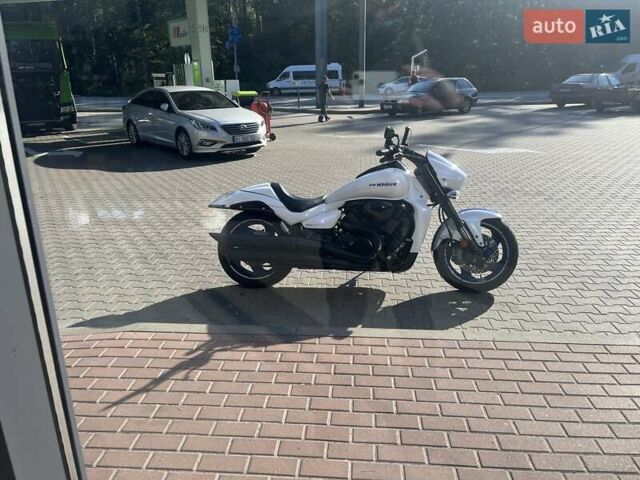 Белый Сузуки Boulevard M109R, объемом двигателя 1.8 л и пробегом 11 тыс. км за 15000 $, фото 18 на Automoto.ua