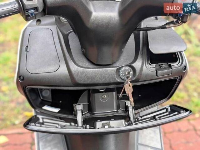 Белый Сузуки Burgman 200, объемом двигателя 0.2 л и пробегом 33 тыс. км за 2300 $, фото 11 на Automoto.ua