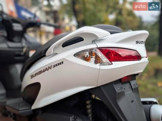 Белый Сузуки Burgman 200, объемом двигателя 0.2 л и пробегом 33 тыс. км за 2300 $, фото 7 на Automoto.ua