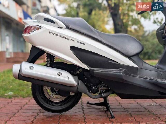 Белый Сузуки Burgman 200, объемом двигателя 0.2 л и пробегом 33 тыс. км за 2300 $, фото 12 на Automoto.ua