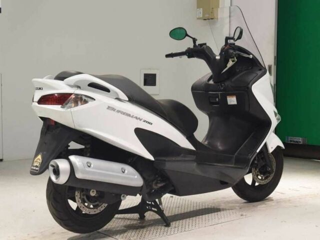 Сузуки Burgman 200, объемом двигателя 0.2 л и пробегом 0 тыс. км за 2299 $, фото 2 на Automoto.ua