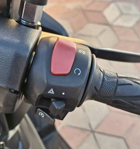 Серый Сузуки Burgman 400, объемом двигателя 0.4 л и пробегом 18 тыс. км за 4700 $, фото 2 на Automoto.ua
