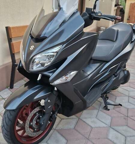 Серый Сузуки Burgman 400, объемом двигателя 0.4 л и пробегом 18 тыс. км за 4700 $, фото 1 на Automoto.ua