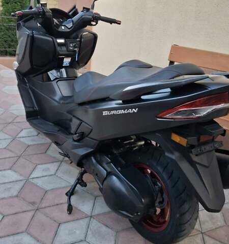 Серый Сузуки Burgman 400, объемом двигателя 0.4 л и пробегом 18 тыс. км за 4700 $, фото 4 на Automoto.ua
