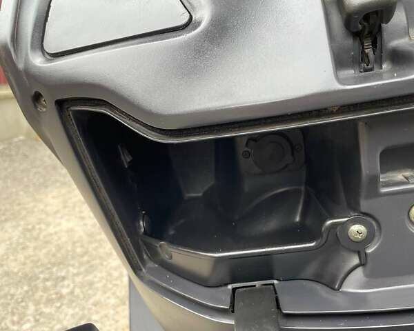 Синий Сузуки Burgman 400, объемом двигателя 0.4 л и пробегом 60 тыс. км за 1999 $, фото 9 на Automoto.ua