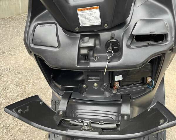 Синий Сузуки Burgman 400, объемом двигателя 0.4 л и пробегом 60 тыс. км за 1999 $, фото 8 на Automoto.ua