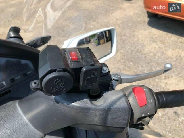 Белый Сузуки Burgman AN 650, объемом двигателя 0.6 л и пробегом 52 тыс. км за 3200 $, фото 12 на Automoto.ua