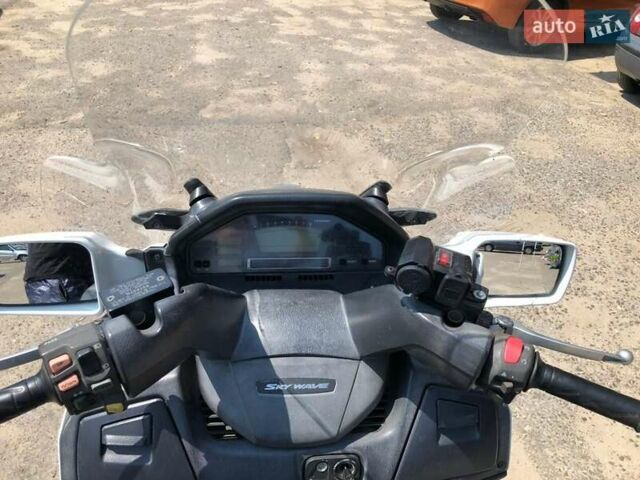 Белый Сузуки Burgman AN 650, объемом двигателя 0.6 л и пробегом 52 тыс. км за 3200 $, фото 8 на Automoto.ua