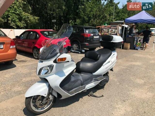 Белый Сузуки Burgman AN 650, объемом двигателя 0.6 л и пробегом 52 тыс. км за 3200 $, фото 3 на Automoto.ua