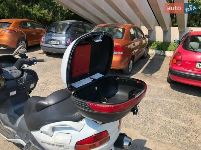 Белый Сузуки Burgman AN 650, объемом двигателя 0.6 л и пробегом 52 тыс. км за 3200 $, фото 11 на Automoto.ua