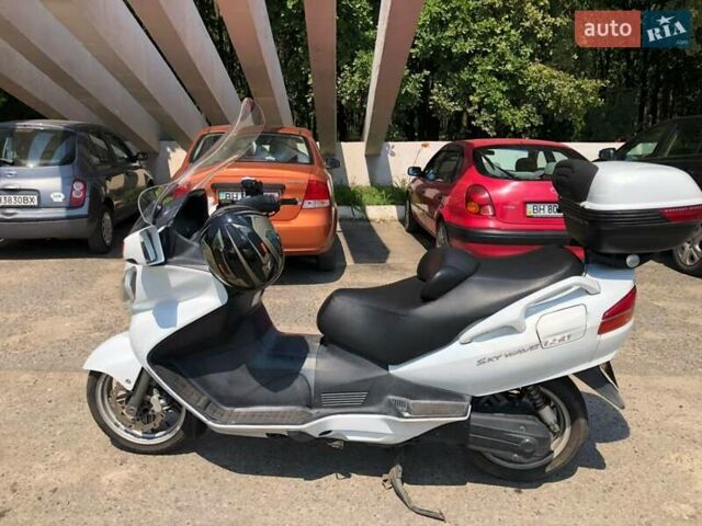 Белый Сузуки Burgman AN 650, объемом двигателя 0.6 л и пробегом 52 тыс. км за 3200 $, фото 5 на Automoto.ua