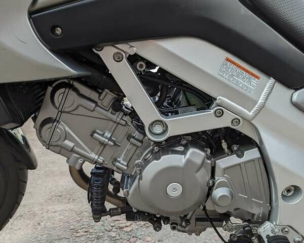 Серый Сузуки DL 650, объемом двигателя 0 л и пробегом 48 тыс. км за 4699 $, фото 7 на Automoto.ua