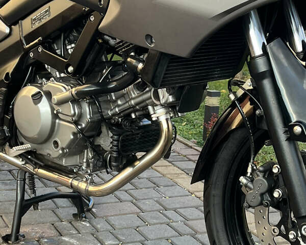 Серый Сузуки DL 650, объемом двигателя 0.65 л и пробегом 32 тыс. км за 5750 $, фото 16 на Automoto.ua