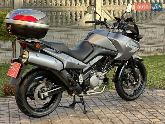 Серый Сузуки DL 650, объемом двигателя 0.65 л и пробегом 32 тыс. км за 5750 $, фото 14 на Automoto.ua