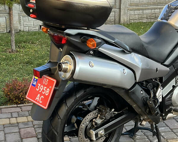 Серый Сузуки DL 650, объемом двигателя 0.65 л и пробегом 32 тыс. км за 5750 $, фото 13 на Automoto.ua