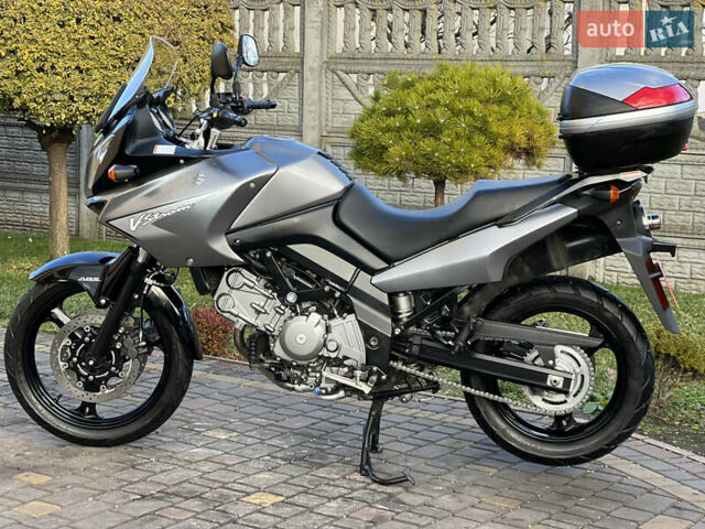 Серый Сузуки DL 650, объемом двигателя 0.65 л и пробегом 32 тыс. км за 5750 $, фото 1 на Automoto.ua