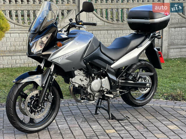 Серый Сузуки DL 650, объемом двигателя 0.65 л и пробегом 32 тыс. км за 5750 $, фото 35 на Automoto.ua