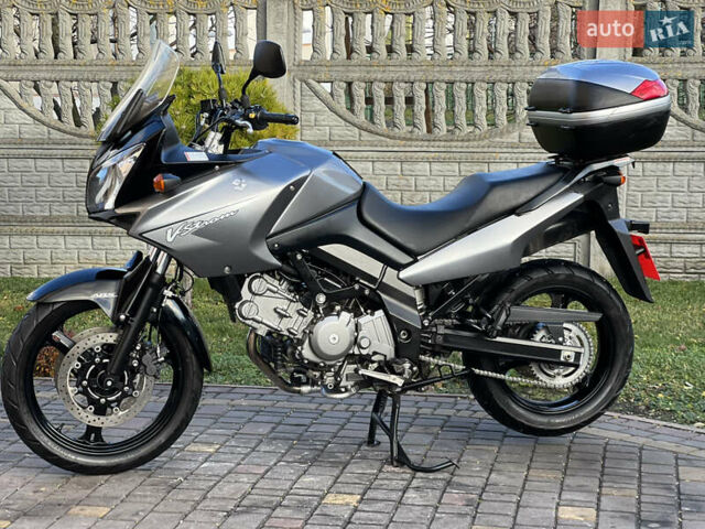 Серый Сузуки DL 650, объемом двигателя 0.65 л и пробегом 32 тыс. км за 5750 $, фото 34 на Automoto.ua