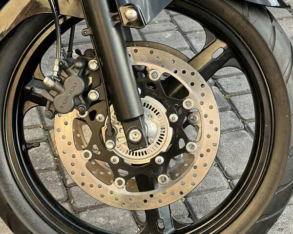 Серый Сузуки DL 650, объемом двигателя 0.65 л и пробегом 32 тыс. км за 5750 $, фото 3 на Automoto.ua