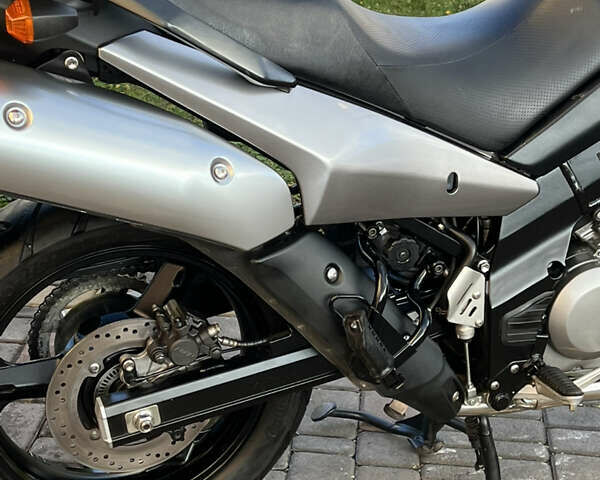 Серый Сузуки DL 650, объемом двигателя 0.65 л и пробегом 32 тыс. км за 5750 $, фото 12 на Automoto.ua