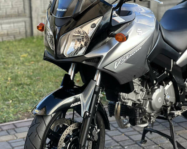 Серый Сузуки DL 650, объемом двигателя 0.65 л и пробегом 32 тыс. км за 5750 $, фото 28 на Automoto.ua